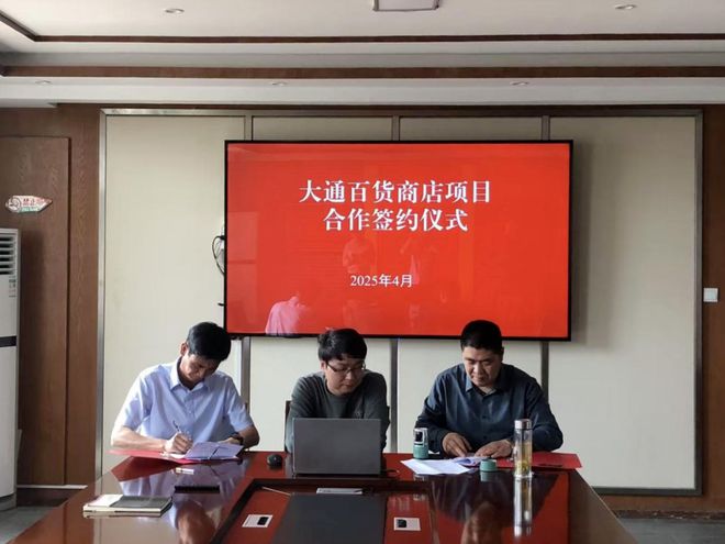 轩你俩做的好事藏不住啦！任性大爷骑车不看灯撞车后淡定驶离！不朽情缘电子游戏网址【铜陵头条0414】铜陵周宇豪、凌子(图14)