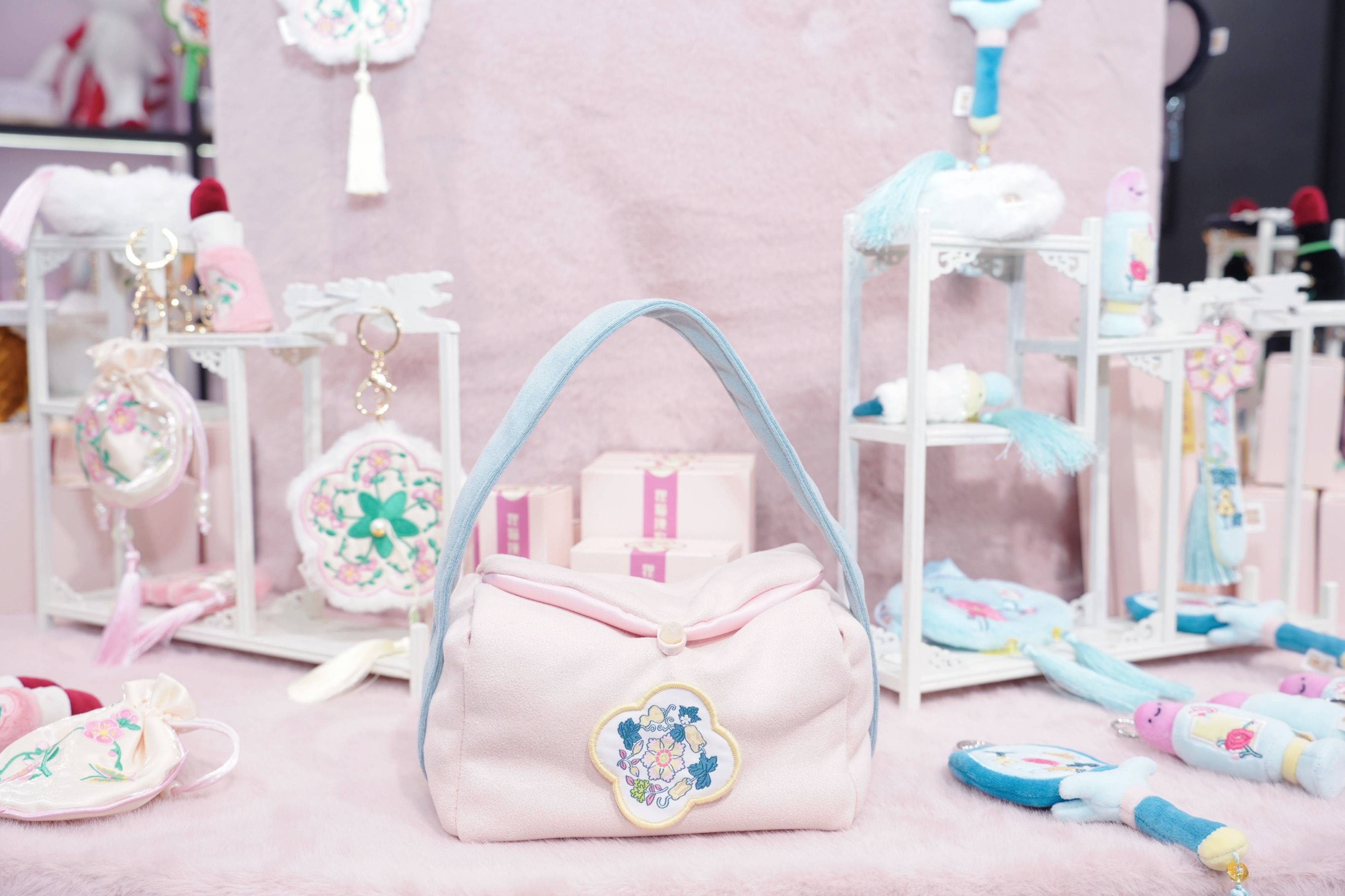 品展！香妆楼新品演绎东方美学新潮流不朽情缘手机网站吾独友偶燃爆深圳礼(图2)
