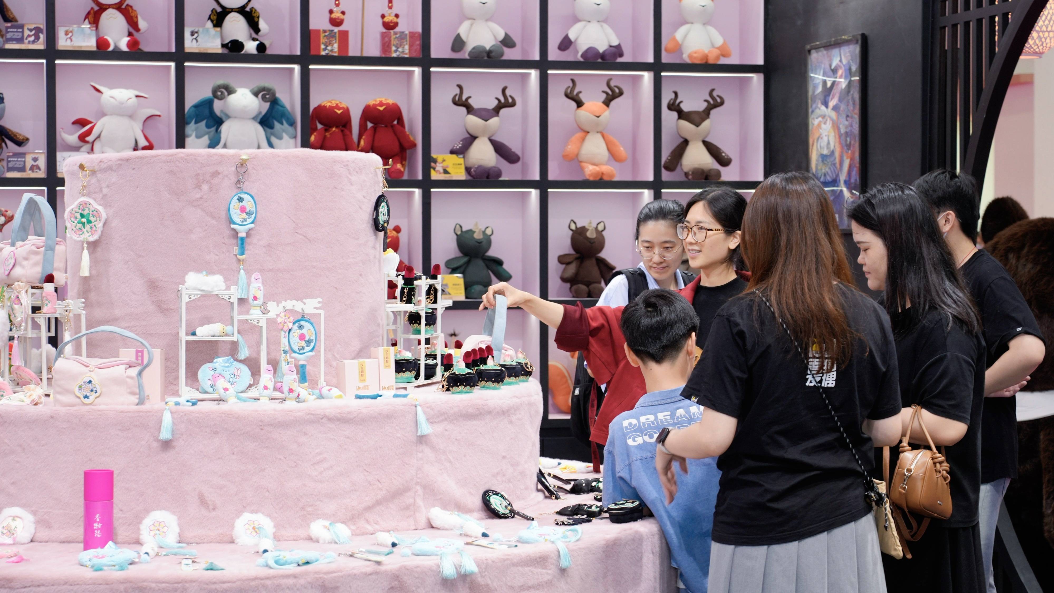 品展！香妆楼新品演绎东方美学新潮流不朽情缘手机网站吾独友偶燃爆深圳礼(图6)