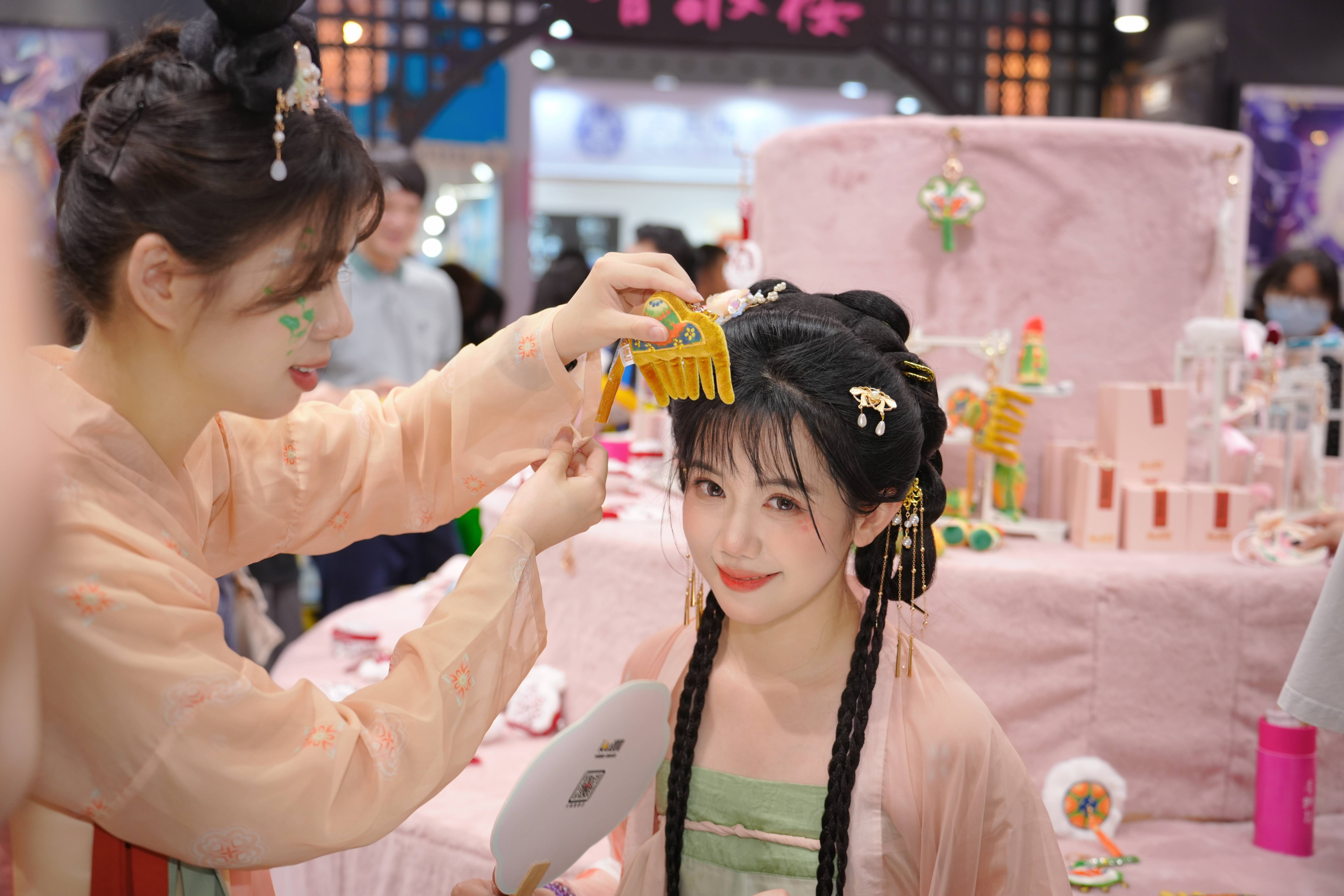 品展！香妆楼新品演绎东方美学新潮流不朽情缘手机网站吾独友偶燃爆深圳礼(图10)