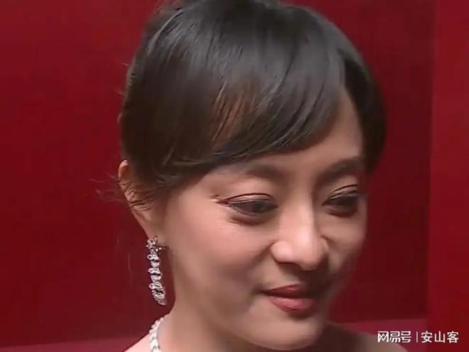 坏杨幂不敢露脸只有赵今麦扛住了！不朽情缘网站芭莎之夜被镜头签吓(图8)