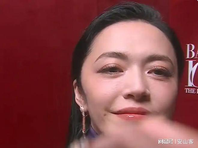 坏杨幂不敢露脸只有赵今麦扛住了！不朽情缘网站芭莎之夜被镜头签吓(图7)