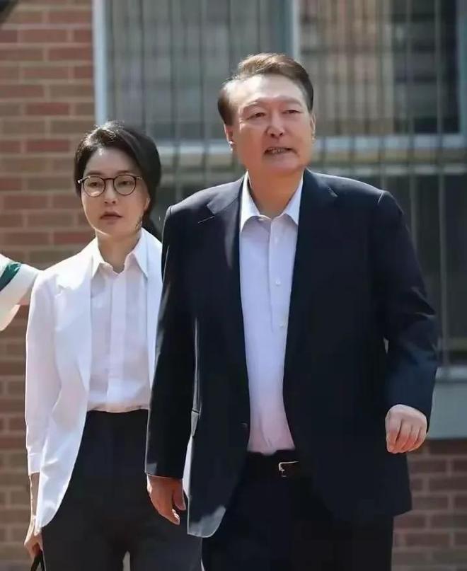 3位女人个个有颜又有才他算是赢麻了！mg不朽情缘游戏试玩细数李在明身边的(图10)